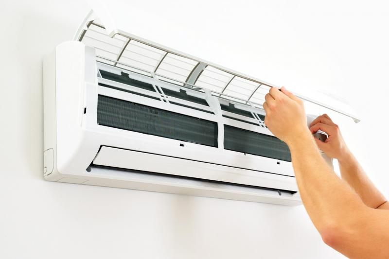 air conditioning installation technician
